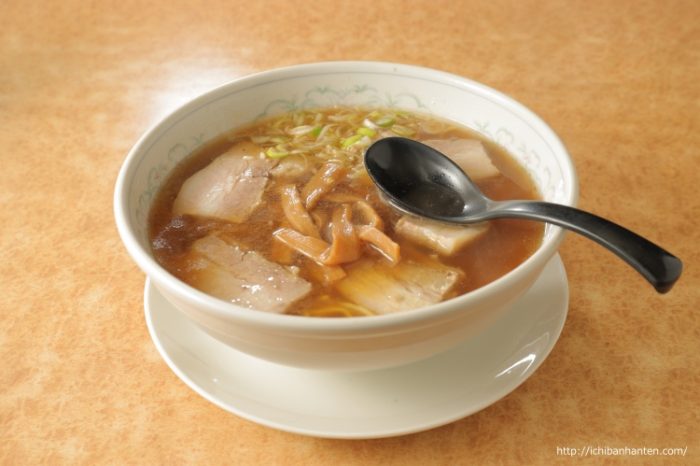 Ramen with roast pork （soy sauce or salt-based soup）（チャーシューメン（醤油・塩））