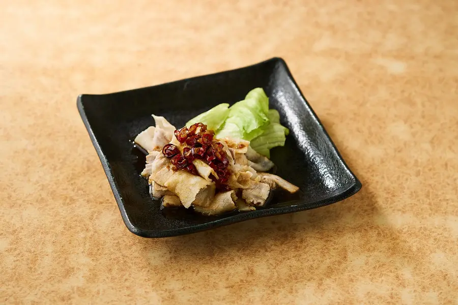 茹で豚のにんにく辛ソースがけ